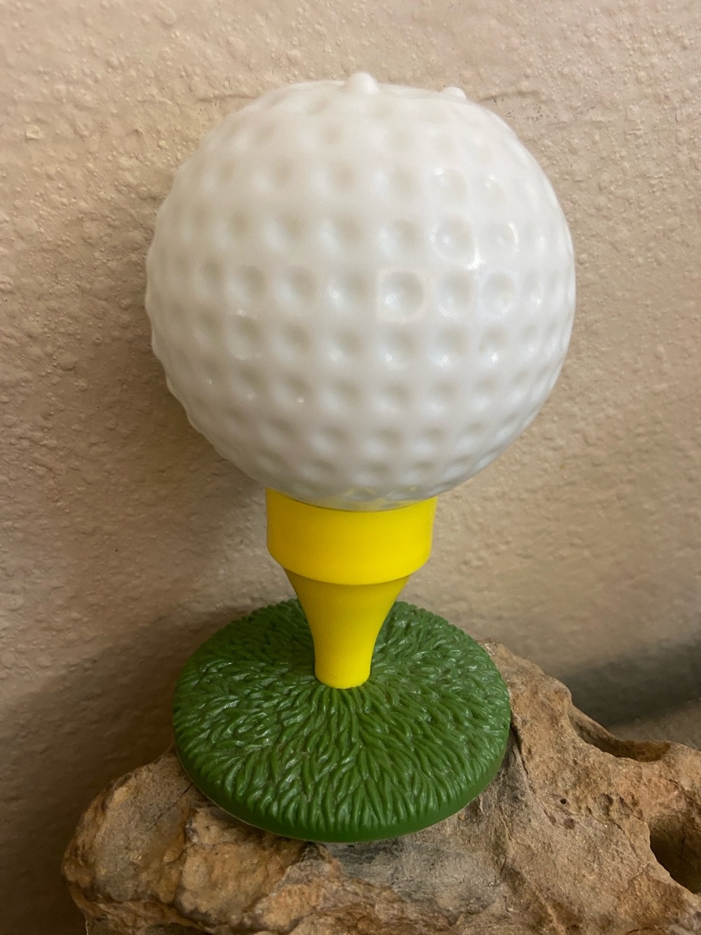 5/$10❤️❤️❤️Vintage 80s Avon Gold Ball Tee on Grass Decanter Decor